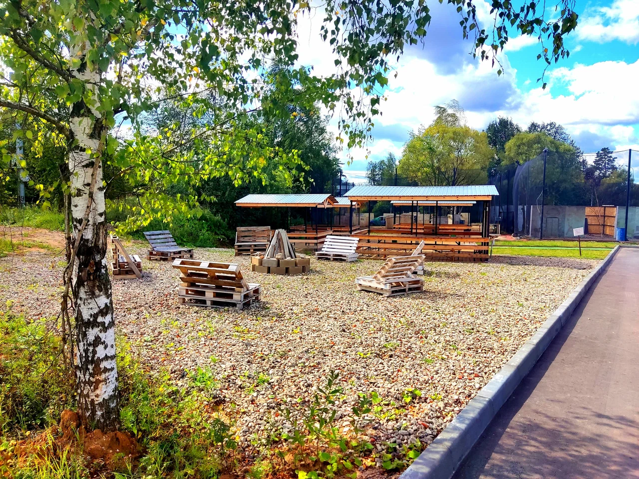 Сам клуб — снаружи, фотография 2